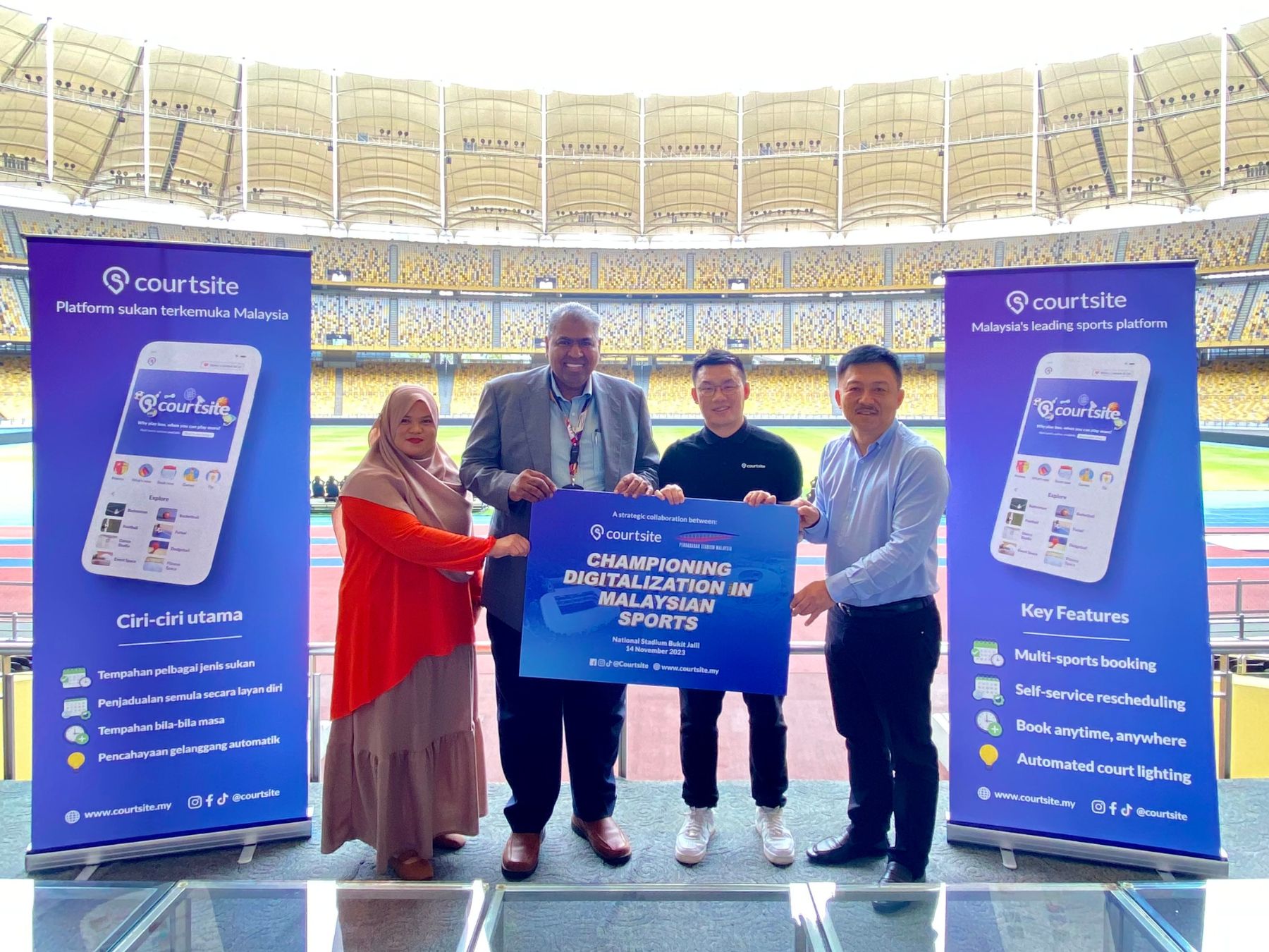 Samuel Siew and Courtsite partners marking a sports digitalisation collaboration at Bukit Jalil National Stadium