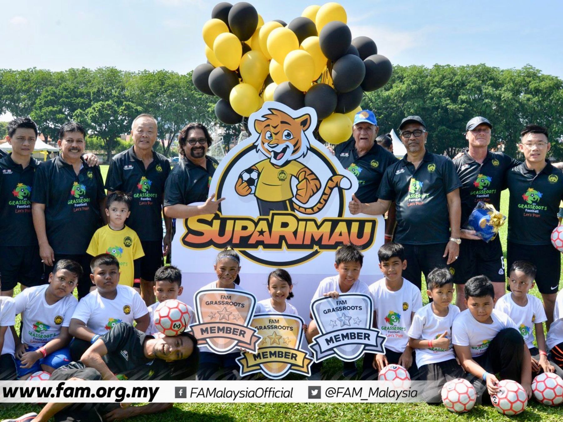 Samuel Siew with Football Association of Malaysia grassroots leaders and young players at a SupaRimau programme